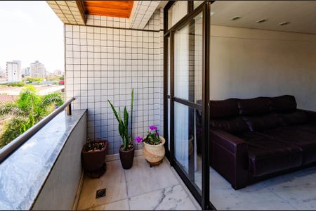 Apartamento à venda com 120m², 3 quartos e 2 vagasVaranda