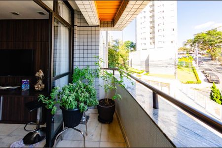 Apartamento à venda com 120m², 3 quartos e 2 vagasVaranda