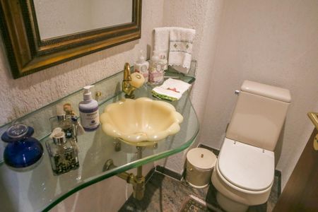 Apartamento à venda com 200m², 4 quartos e 3 vagas Apartamento à venda com 200m², 4 quartos e 3 vagasLavabo