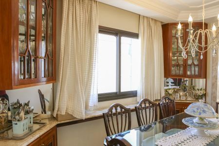 Apartamento à venda com 200m², 4 quartos e 3 vagas Apartamento à venda com 200m², 4 quartos e 3 vagasSala de Jantar