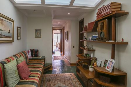 Apartamento à venda com 200m², 4 quartos e 3 vagas Apartamento à venda com 200m², 4 quartos e 3 vagasCorredor