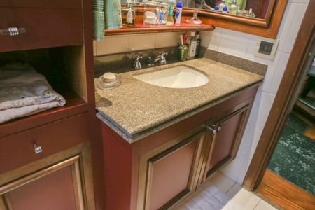 Apartamento à venda com 200m², 4 quartos e 3 vagas Apartamento à venda com 200m², 4 quartos e 3 vagasBanheiro Social