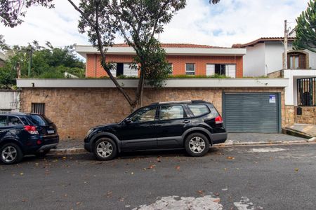 Casa à venda com 298m², 5 quartos e 2 vagas Casa à venda com 298m², 5 quartos e 2 vagasFachada