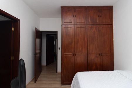 Casa à venda com 298m², 5 quartos e 2 vagas Casa à venda com 298m², 5 quartos e 2 vagasSuíte 2