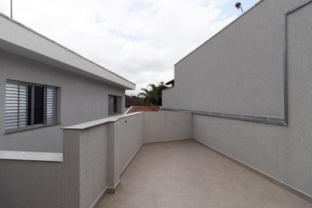 Casa à venda com 298m², 5 quartos e 2 vagas Casa à venda com 298m², 5 quartos e 2 vagasVaranda