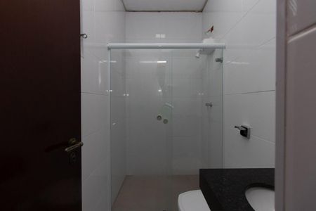 Casa à venda com 298m², 5 quartos e 2 vagas Casa à venda com 298m², 5 quartos e 2 vagasBanheiro da Suíte 3