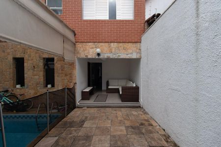 Casa à venda com 298m², 5 quartos e 2 vagas Casa à venda com 298m², 5 quartos e 2 vagasQuintal