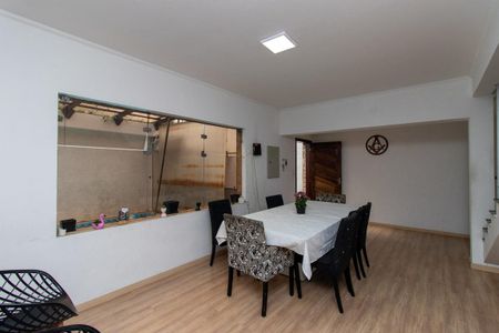 Casa à venda com 298m², 5 quartos e 2 vagas Casa à venda com 298m², 5 quartos e 2 vagasSala