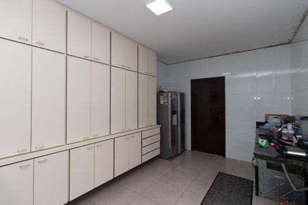 Casa à venda com 298m², 5 quartos e 2 vagas Casa à venda com 298m², 5 quartos e 2 vagasCozinha
