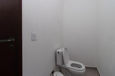 Casa à venda com 298m², 5 quartos e 2 vagas Casa à venda com 298m², 5 quartos e 2 vagasBanheiro