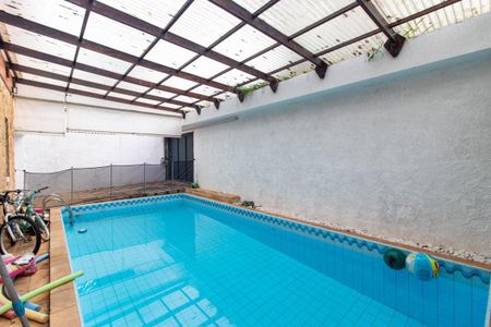 Casa à venda com 298m², 5 quartos e 2 vagas Casa à venda com 298m², 5 quartos e 2 vagasQuintal