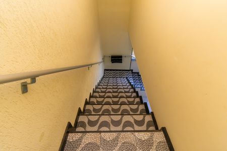 Casa à venda com 250m², 3 quartos e 6 vagasEscada da Área de Serviço