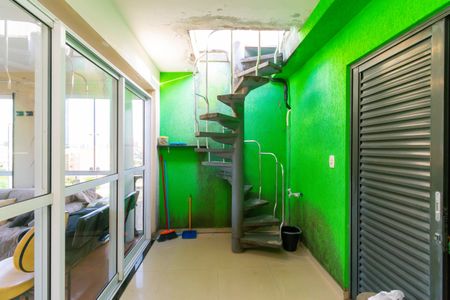 Casa à venda com 250m², 3 quartos e 6 vagasEscada de Acesso ao Terraço