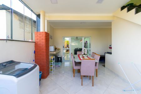 Casa à venda com 250m², 3 quartos e 6 vagasÁrea de Serviço