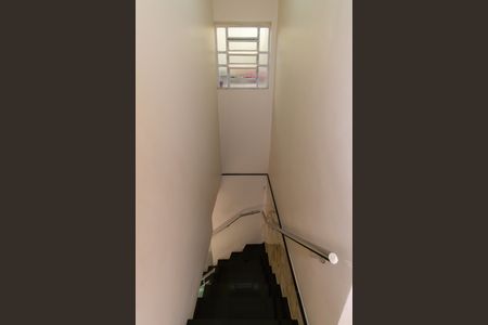 Casa à venda com 250m², 3 quartos e 6 vagasEscada