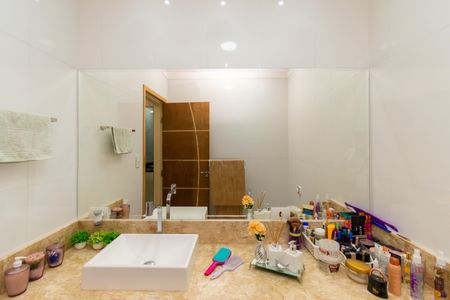 Casa à venda com 250m², 3 quartos e 6 vagasBanheiro 2