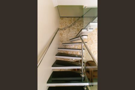 Casa à venda com 250m², 3 quartos e 6 vagasEscada