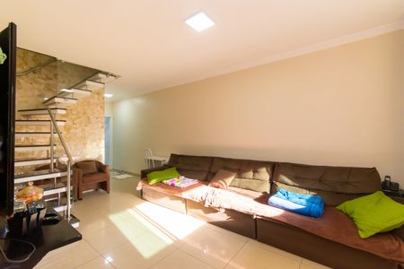 Casa à venda com 250m², 3 quartos e 6 vagasSala