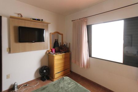 Casa à venda com 534m², 4 quartos e 10 vagas Casa à venda com 534m², 4 quartos e 10 vagasQuarto 1