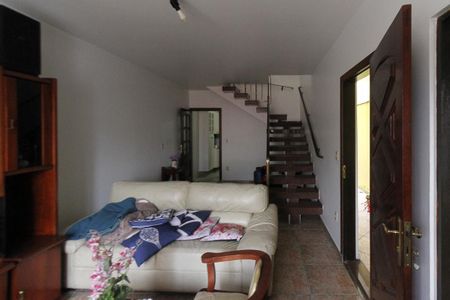 Casa à venda com 534m², 4 quartos e 10 vagas Casa à venda com 534m², 4 quartos e 10 vagasEdícula - Cozinha