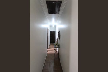 Casa à venda com 534m², 4 quartos e 10 vagas Casa à venda com 534m², 4 quartos e 10 vagasCorredor