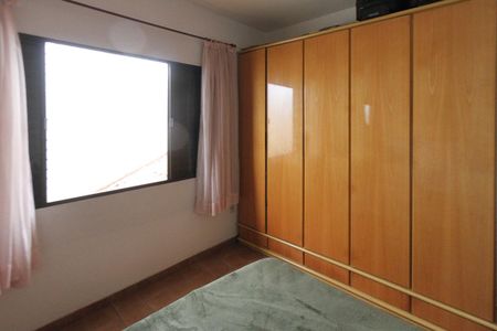 Casa à venda com 534m², 4 quartos e 10 vagas Casa à venda com 534m², 4 quartos e 10 vagasQuarto 1