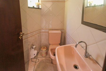 Casa à venda com 534m², 4 quartos e 10 vagas Casa à venda com 534m², 4 quartos e 10 vagasLavabo