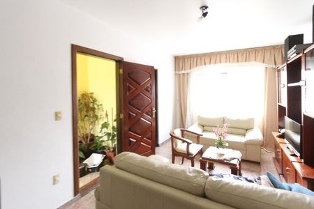 Casa à venda com 534m², 4 quartos e 10 vagas Casa à venda com 534m², 4 quartos e 10 vagasEdícula