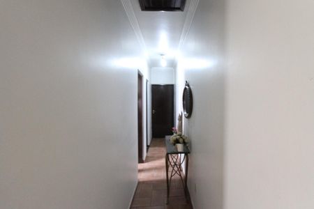 Casa à venda com 534m², 4 quartos e 10 vagas Casa à venda com 534m², 4 quartos e 10 vagasCorredor