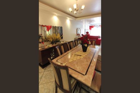 Casa à venda com 534m², 4 quartos e 10 vagas Casa à venda com 534m², 4 quartos e 10 vagasSala de jantar