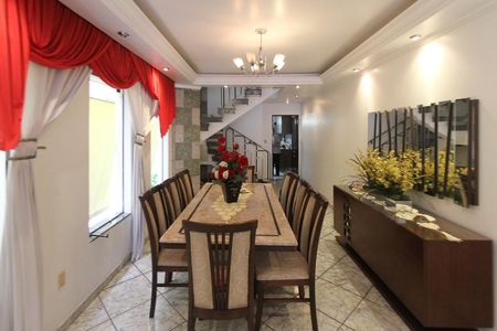 Casa à venda com 534m², 4 quartos e 10 vagas Casa à venda com 534m², 4 quartos e 10 vagasSala de jantar