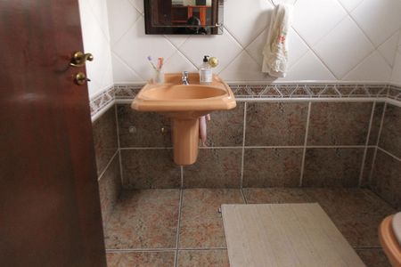 Casa à venda com 534m², 4 quartos e 10 vagas Casa à venda com 534m², 4 quartos e 10 vagasBanheiro de Serviço