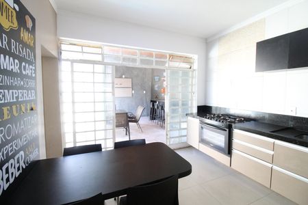 Casa para alugar com 320m², 3 quartos e 5 vagasCozinha