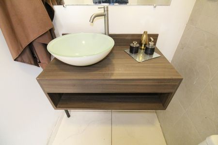 Casa para alugar com 320m², 3 quartos e 5 vagasBanheiro de Serviço