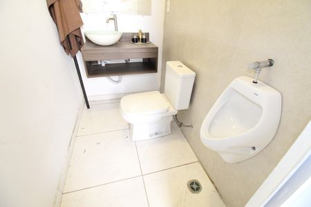 Casa para alugar com 320m², 3 quartos e 5 vagasBanheiro de Serviço