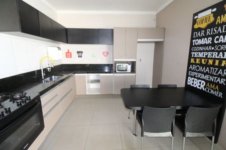 Casa para alugar com 320m², 3 quartos e 5 vagasCozinha