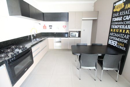 Cozinha de casa para alugar com 3 quartos, 320m² em Residencial Tatetuba, São José dos Campos