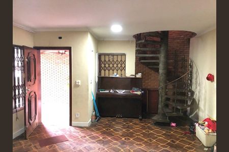 Casa à venda com 164m², 2 quartos e 5 vagas