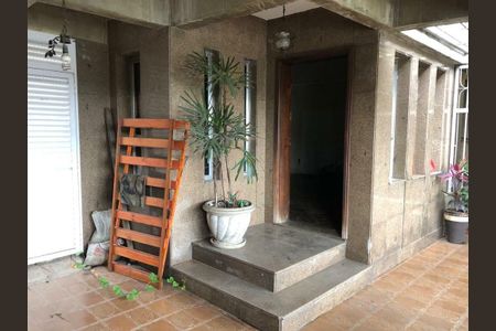 Casa à venda com 164m², 2 quartos e 5 vagas