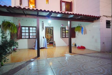 Casa à venda com 240m², 3 quartos e 4 vagas Casa à venda com 240m², 3 quartos e 4 vagasÁrea Externa