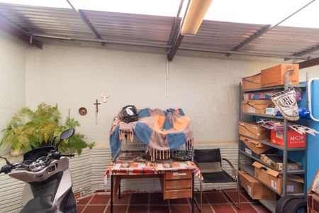 Casa à venda com 243m², 2 quartos e 4 vagas Casa à venda com 243m², 2 quartos e 4 vagas Casa 2 - Quarto de Serviço