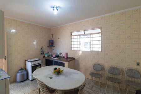 Casa à venda com 243m², 2 quartos e 4 vagas Casa à venda com 243m², 2 quartos e 4 vagasCasa 1 - Cozinha