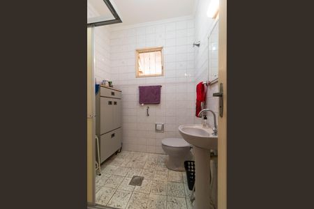 Casa à venda com 243m², 2 quartos e 4 vagas Casa à venda com 243m², 2 quartos e 4 vagasCasa 1 - Banheiro