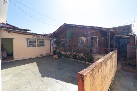 Casa à venda com 243m², 2 quartos e 4 vagas Casa à venda com 243m², 2 quartos e 4 vagasQuintal