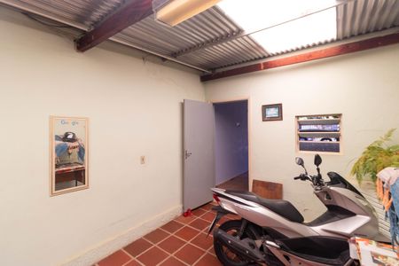 Casa à venda com 243m², 2 quartos e 4 vagas Casa à venda com 243m², 2 quartos e 4 vagasQuintal