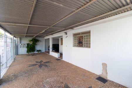 Casa à venda com 243m², 2 quartos e 4 vagas Casa à venda com 243m², 2 quartos e 4 vagasGaragem