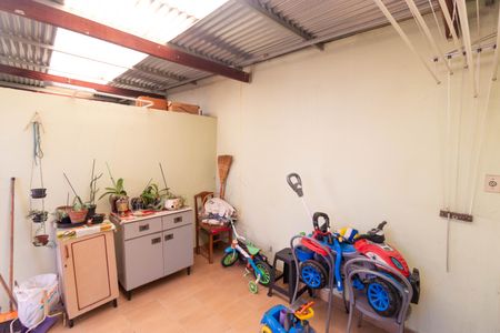 Casa à venda com 243m², 2 quartos e 4 vagas Casa à venda com 243m², 2 quartos e 4 vagasCasa 2 - Área de serviço