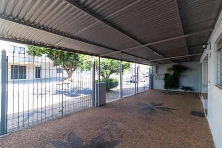 Casa à venda com 243m², 2 quartos e 4 vagas Casa à venda com 243m², 2 quartos e 4 vagasGaragem