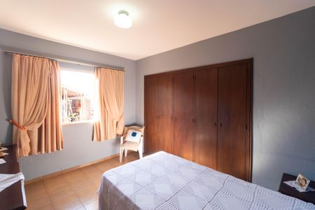 Casa à venda com 243m², 2 quartos e 4 vagas Casa à venda com 243m², 2 quartos e 4 vagasCasa 1 - Quarto 2