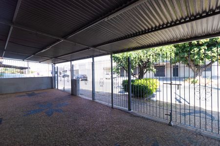 Casa à venda com 243m², 2 quartos e 4 vagas Casa à venda com 243m², 2 quartos e 4 vagasGaragem